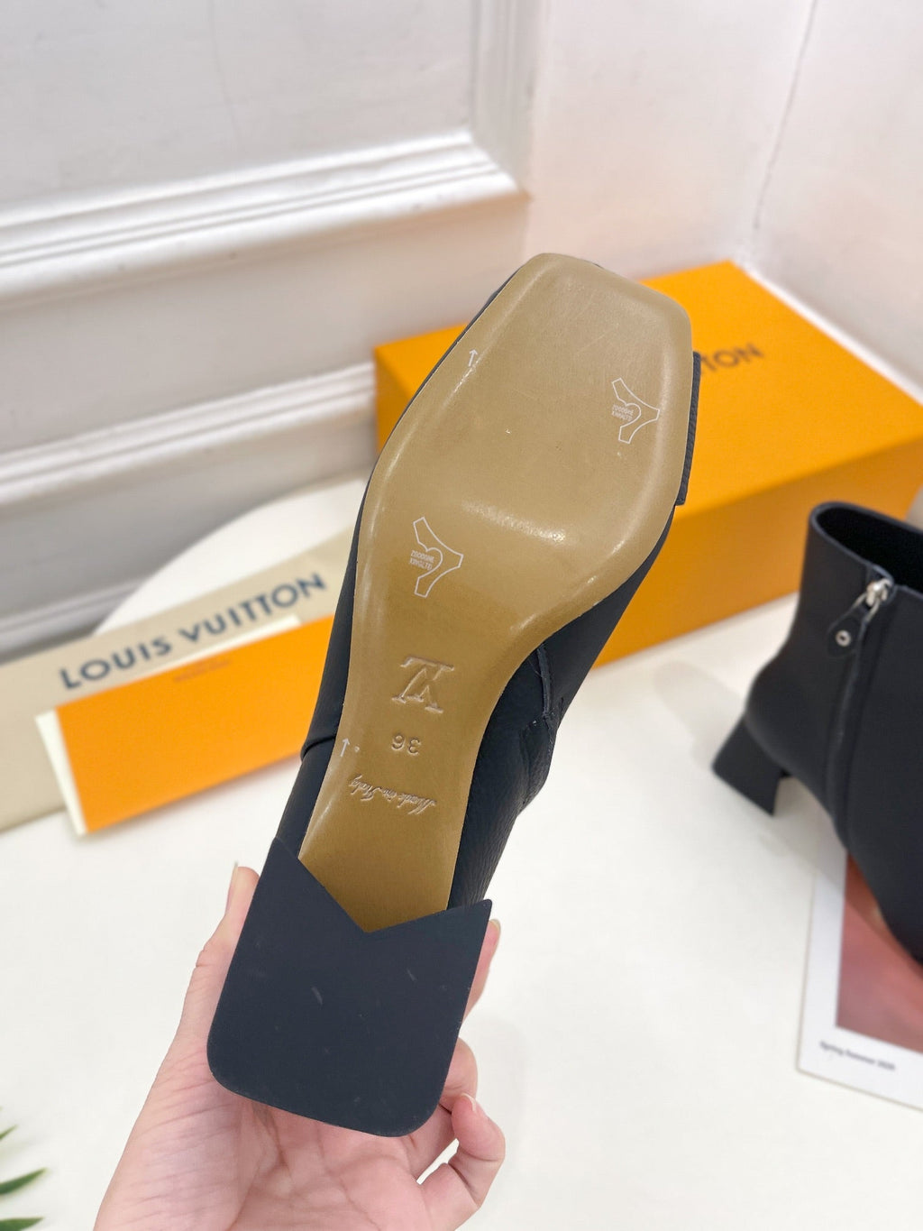 ANKLE BOOTS BLOCK HEEL 5.5 CM IN BLACK PEPPLE CALFSKIN