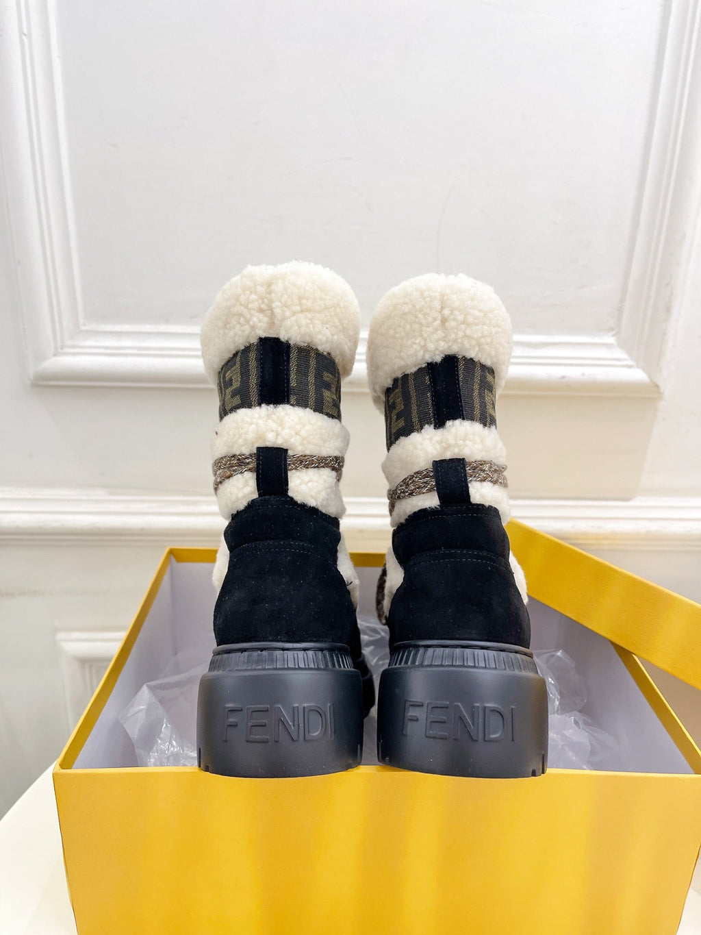 FENDI BOOTS 50MM IN BLACK AND BEIGE SHEARLING AND SUEDE