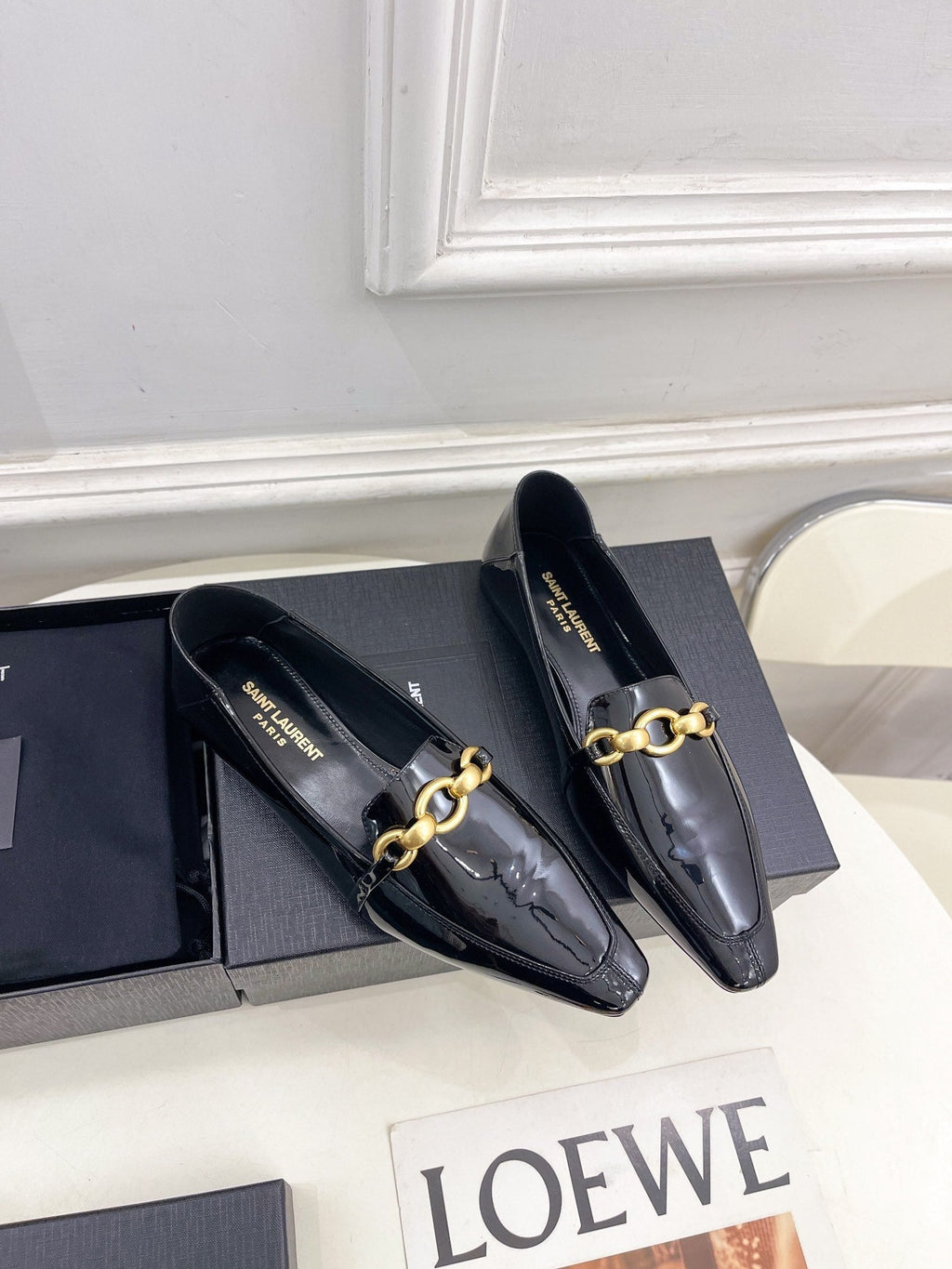 FLAT LOAFERS WITH GOLD CHAIN IN BLACK GLOSSY CALFSKIN