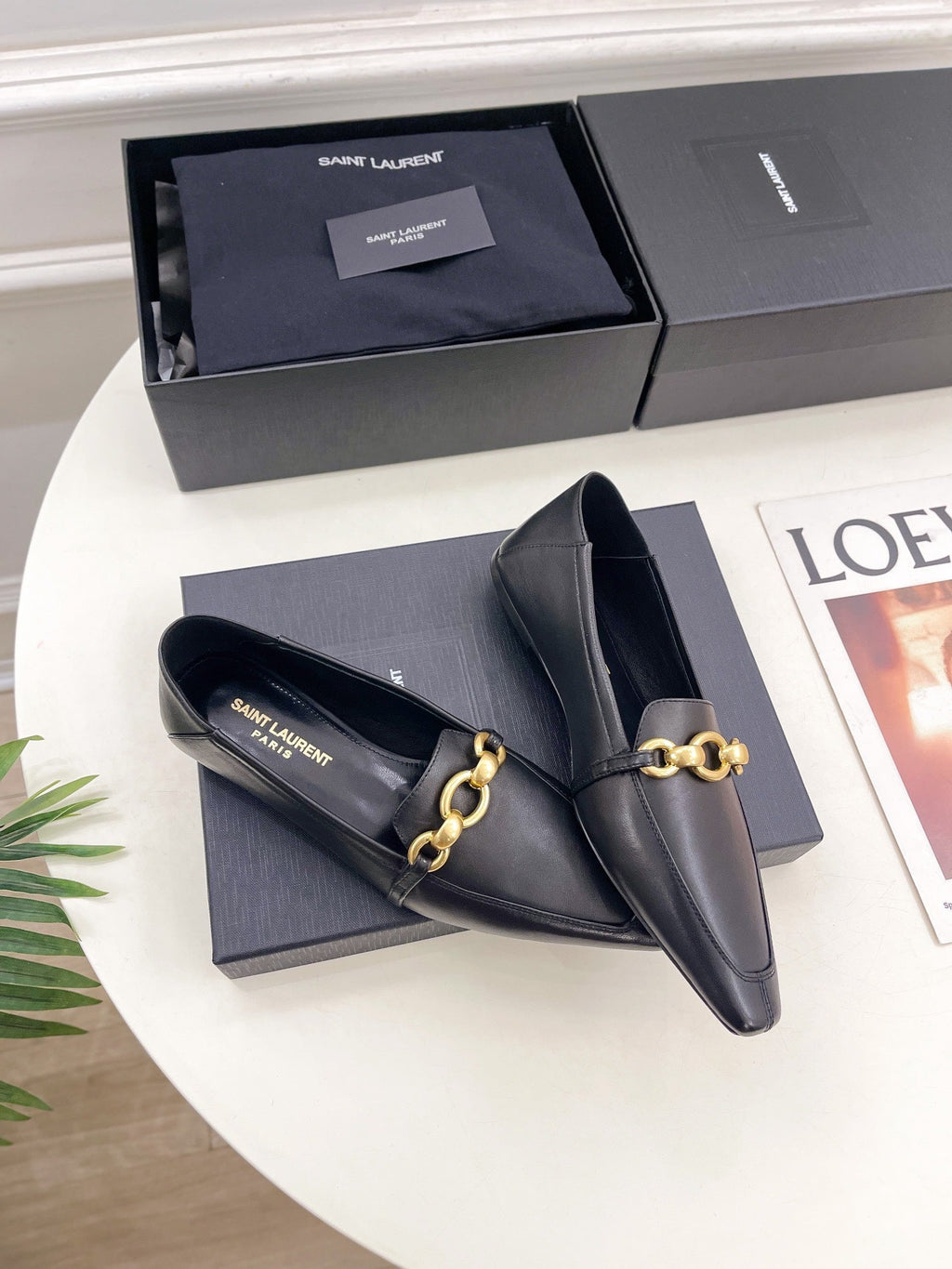 FLAT LOAFERS WITH GOLD CHAIN IN BLACK SMOOTH CALFSKIN