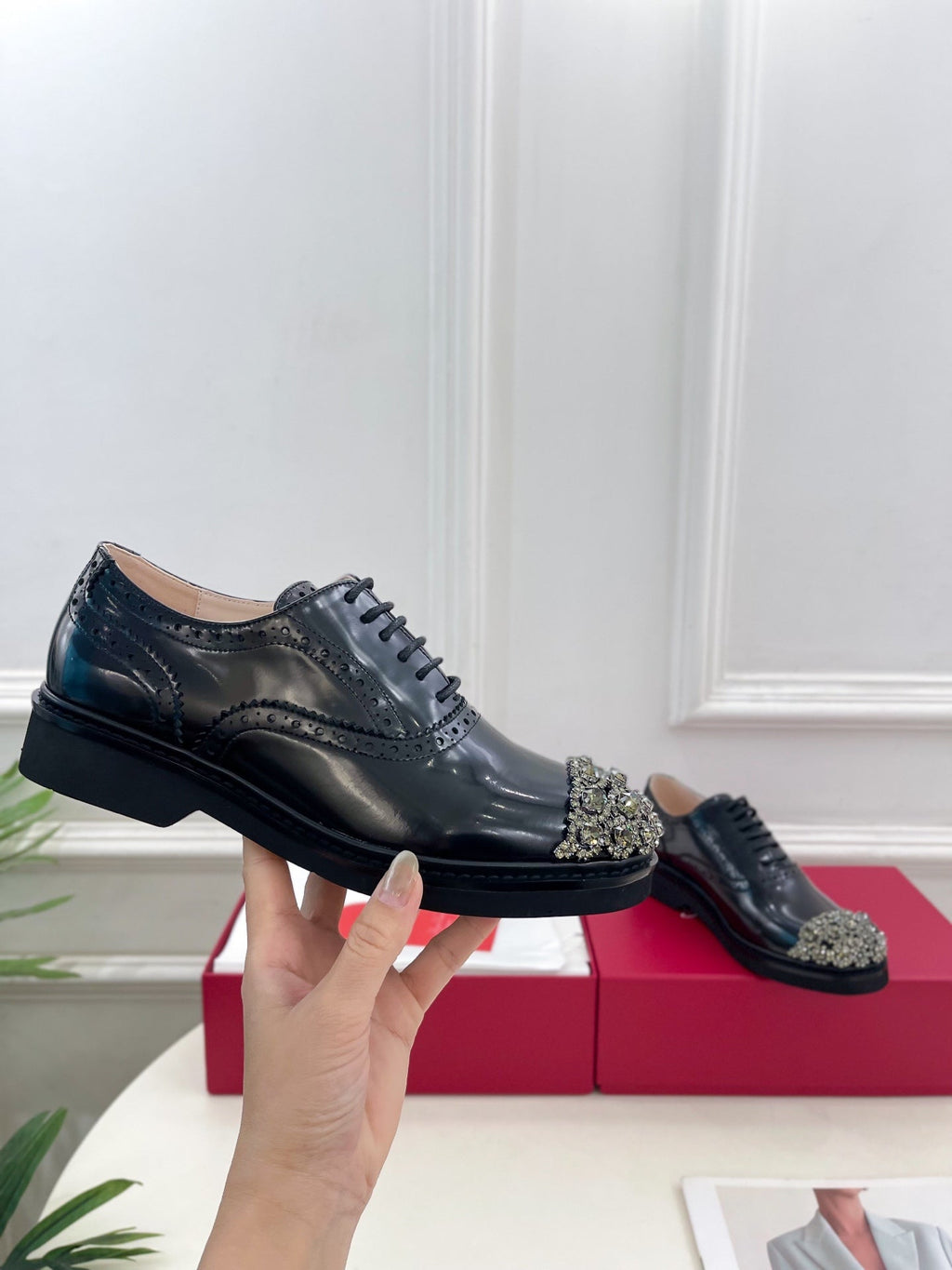 VIV' RANGERS LACE-UPS IN BLACK CALFSKIN