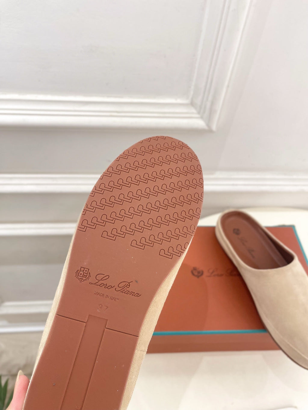 LP 25S MULES IN WARM BEIGE SUEDE