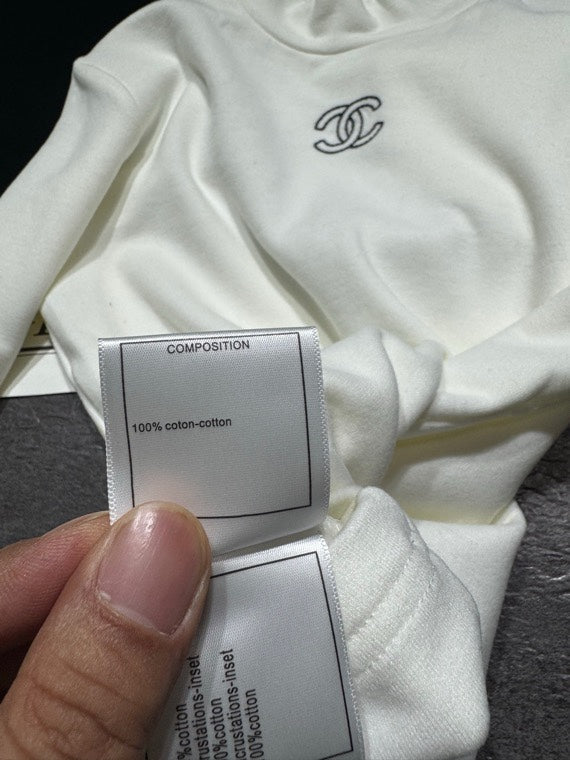 CHANEL 25S LONG-SLEEVE FLEECE-LINED T-SHIRT 613