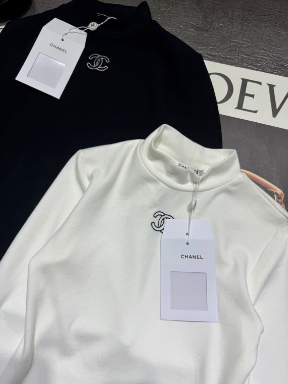 CHANEL 25S LONG-SLEEVE FLEECE-LINED T-SHIRT 613