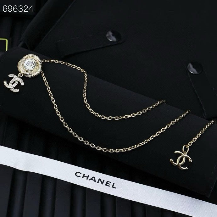 PENDANT NECKLACE IN GOLD TWISTED RIBBED DOUBLE C