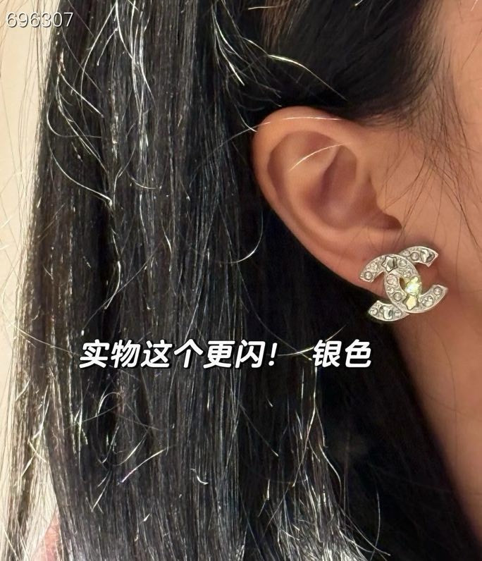 STUD EARRINGS IN SILVER METAL PEARLY WHITE AND CRYSTAL