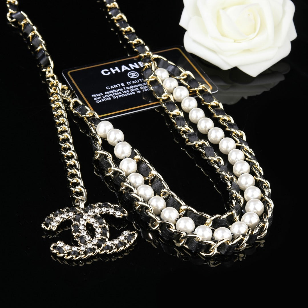 CHANEL 25S CHAIN BELT IN WHITE PEARL AND BLACK CALFSKIN 612711