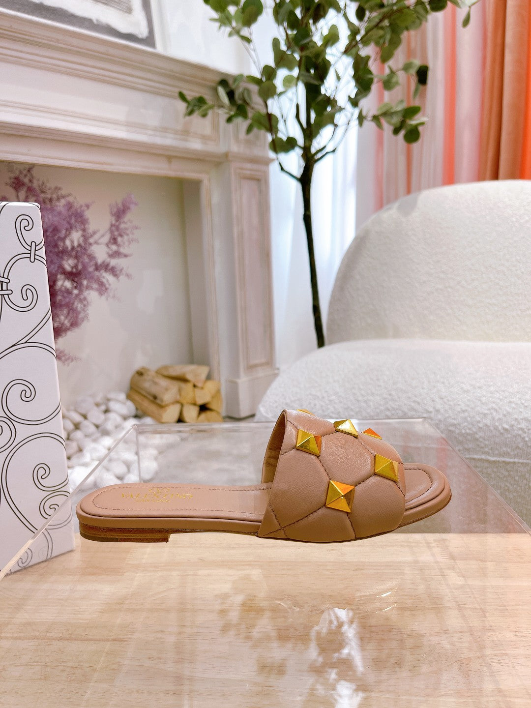 STUD FLAT SLIDE IN PEANUT BROWN LAMBSKIN