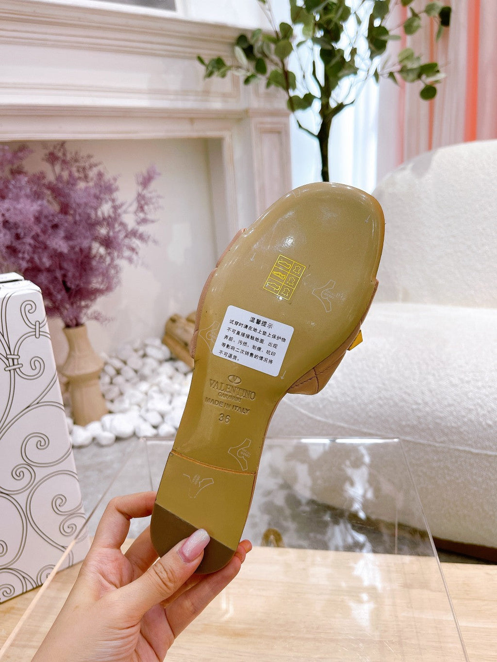 STUD FLAT SLIDE IN PEANUT BROWN LAMBSKIN