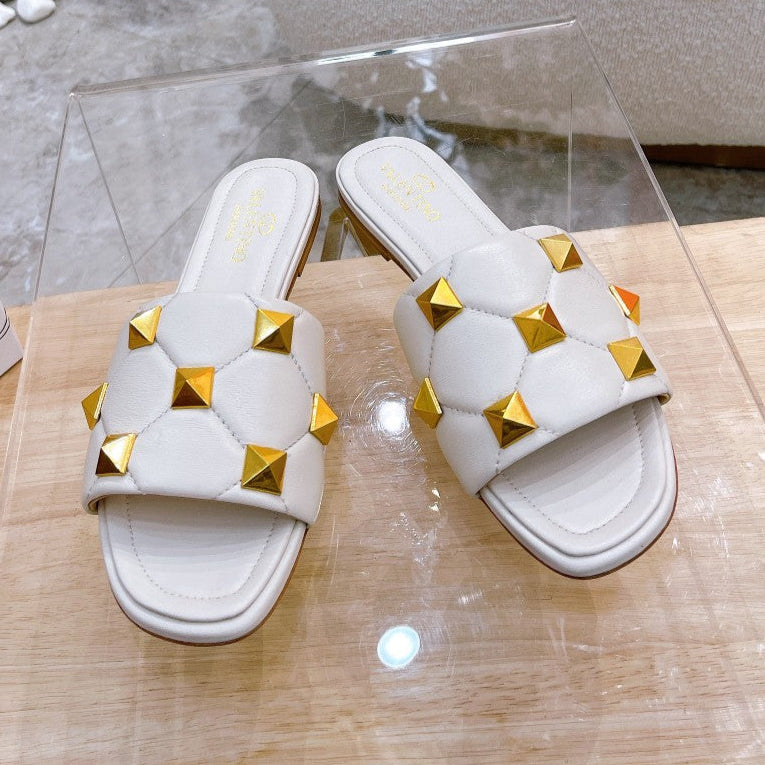 STUD FLAT SLIDE IN WHITE LAMBSKIN