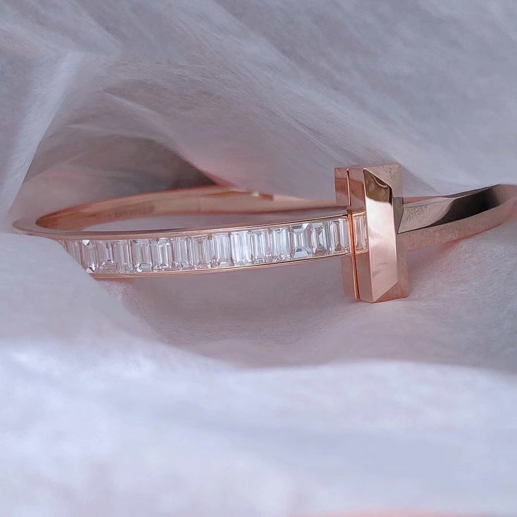 WIDE HINGED BANGLE PINK GOLD WITH BAGUETTE DIAMONDS