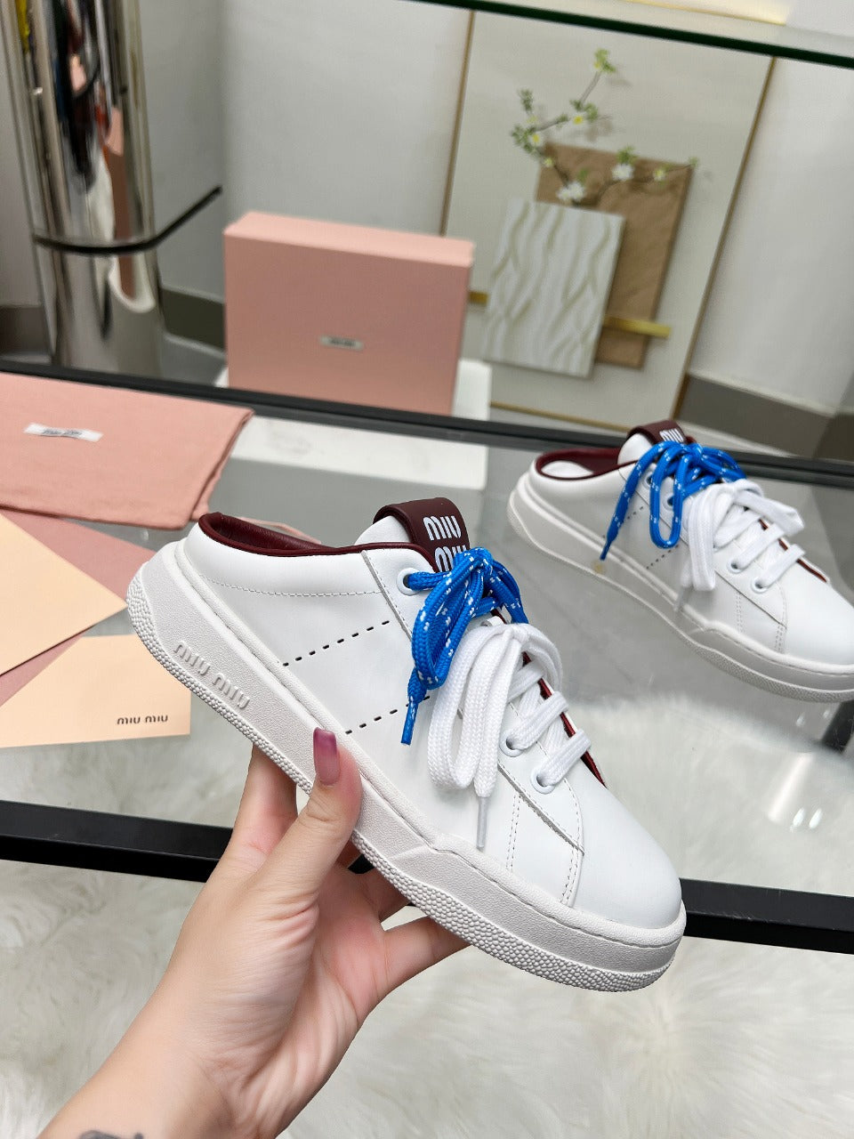 SNEAKER MULES IN WHITE CALFSKIN WHITE BLUE LACES