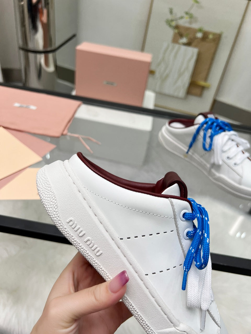 SNEAKER MULES IN WHITE CALFSKIN WHITE BLUE LACES